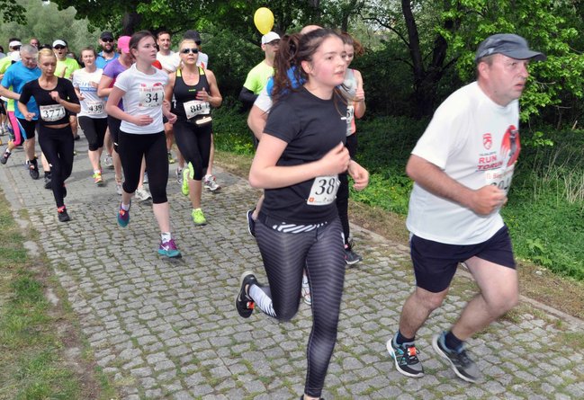 Biegacze na pierwszym okrążeniu ? ZDJĘCIA