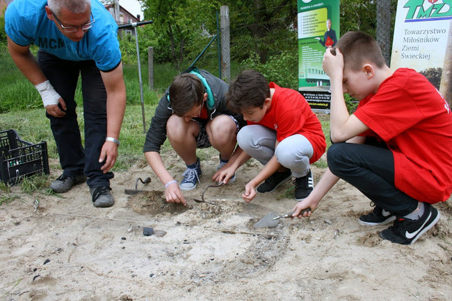 Festyn z ?Pszczółką Mają?