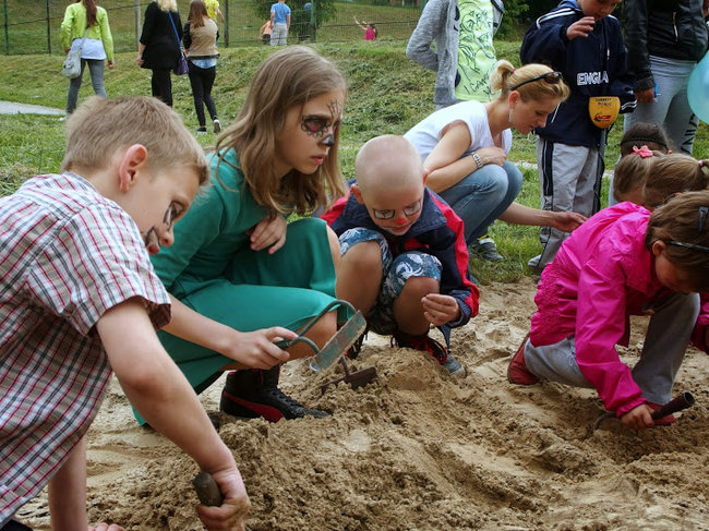 Festyn z ?Pszczółką Mają?