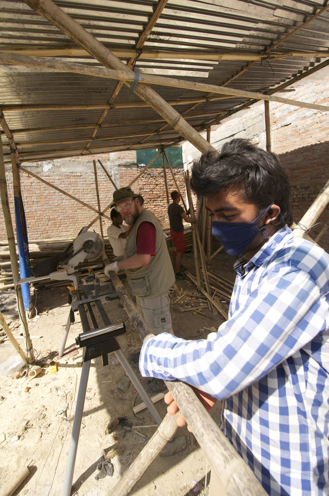 Polacy budują domy w Nepalu