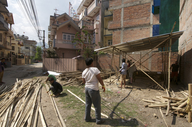 Polacy budują domy w Nepalu
