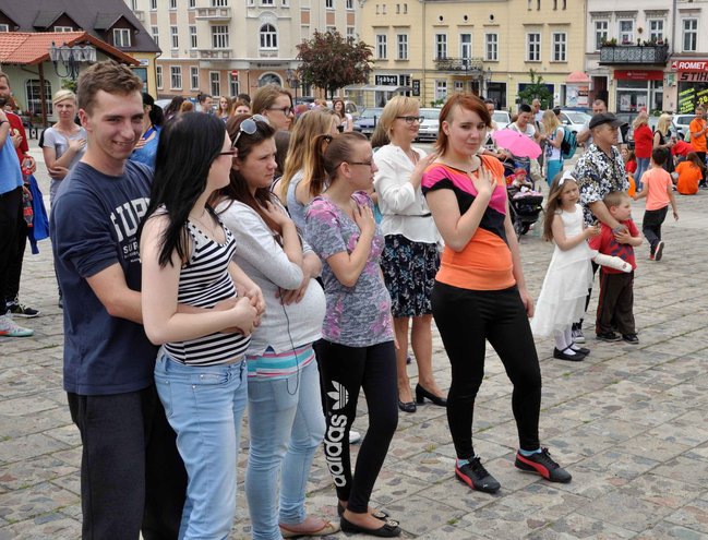 Głośna muzyka na rynku