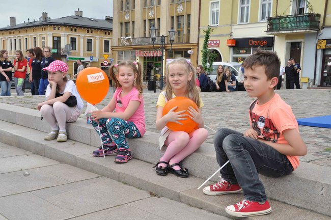 Głośna muzyka na rynku