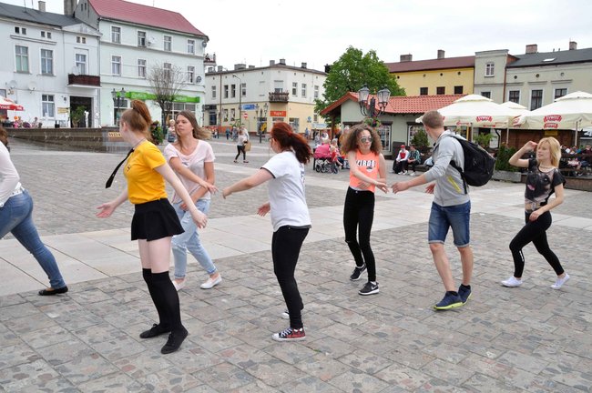 Głośna muzyka na rynku