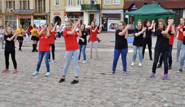 Głośna muzyka na rynku