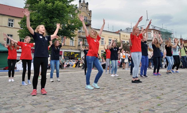 Głośna muzyka na rynku