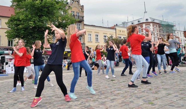 Głośna muzyka na rynku
