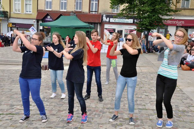 Głośna muzyka na rynku