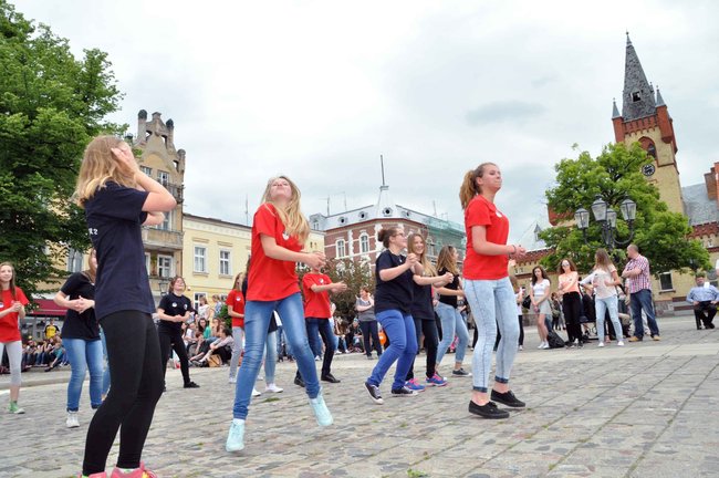 Głośna muzyka na rynku