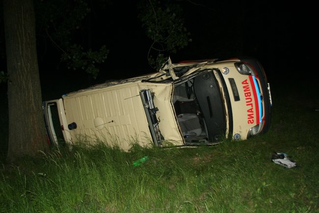 Karetka wylądowała w rowie