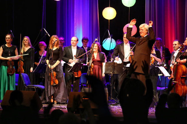 Święto Papieru na muzycznie i bojowo