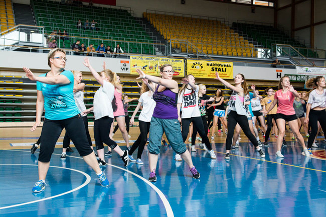 Uczniowie chętnie ćwiczą zumbę