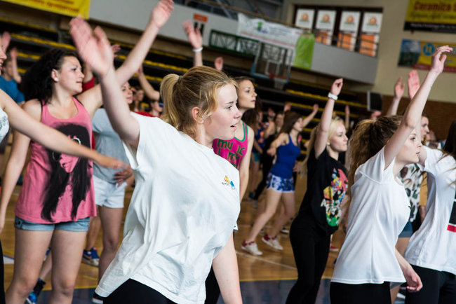 Uczniowie chętnie ćwiczą zumbę