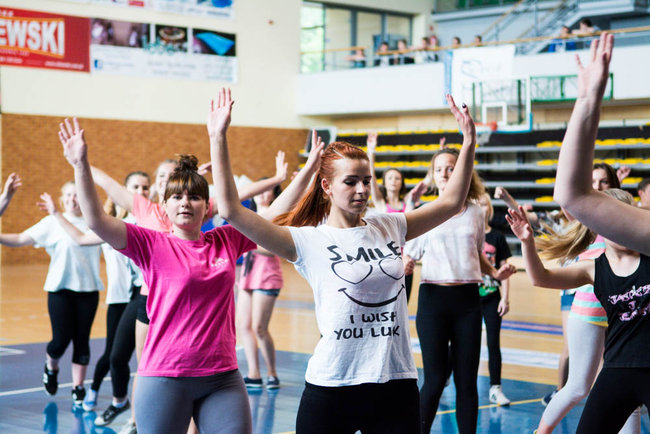 Uczniowie chętnie ćwiczą zumbę