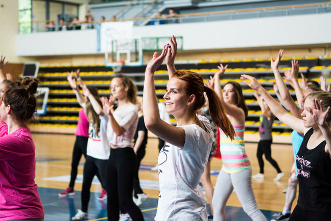 Uczniowie chętnie ćwiczą zumbę