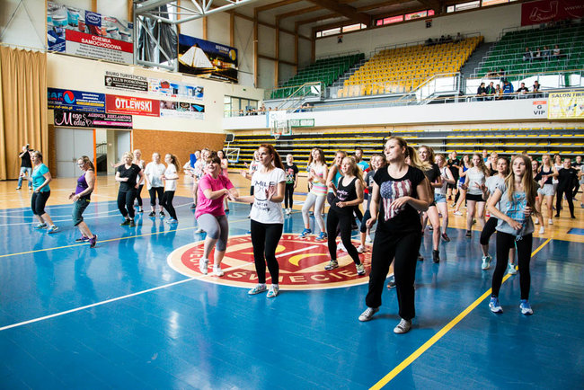Uczniowie chętnie ćwiczą zumbę