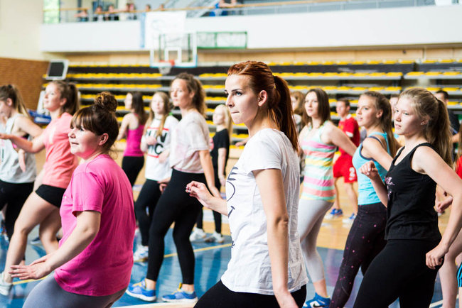 Uczniowie chętnie ćwiczą zumbę