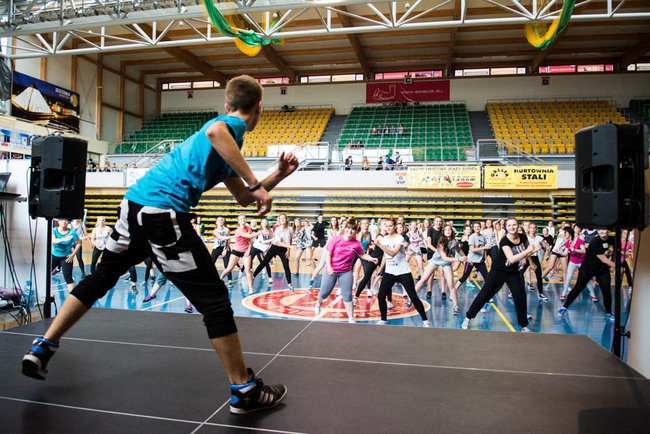Uczniowie chętnie ćwiczą zumbę