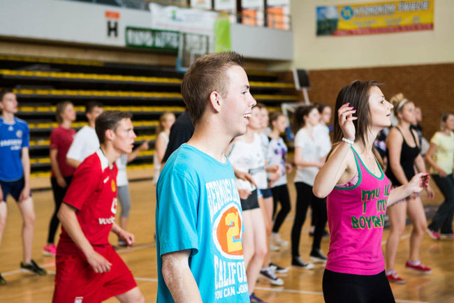 Uczniowie chętnie ćwiczą zumbę