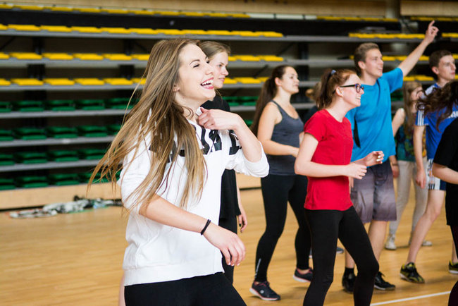 Uczniowie chętnie ćwiczą zumbę