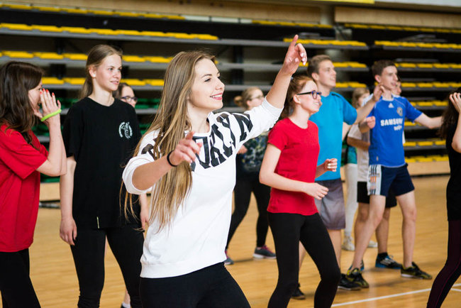 Uczniowie chętnie ćwiczą zumbę