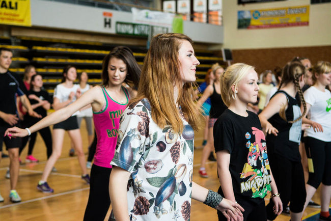 Uczniowie chętnie ćwiczą zumbę