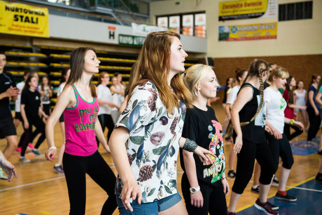 Uczniowie chętnie ćwiczą zumbę