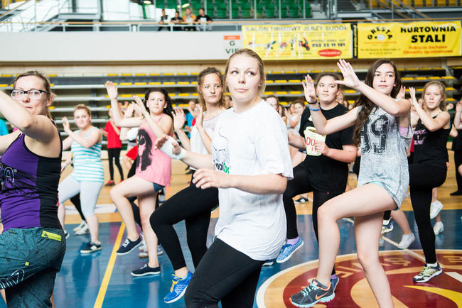 Uczniowie chętnie ćwiczą zumbę
