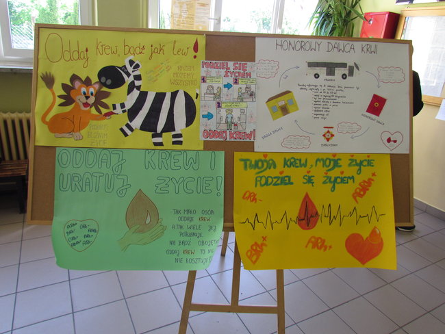 Plakaty, krew i ratowanie życia