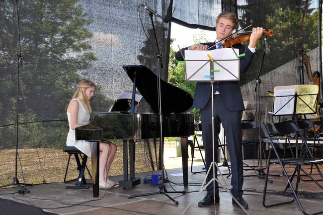 Wczoraj piknik symfoniczny, dziś bitewnie pod zamkiem