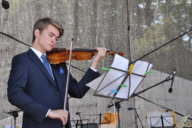 Wczoraj piknik symfoniczny, dziś bitewnie pod zamkiem