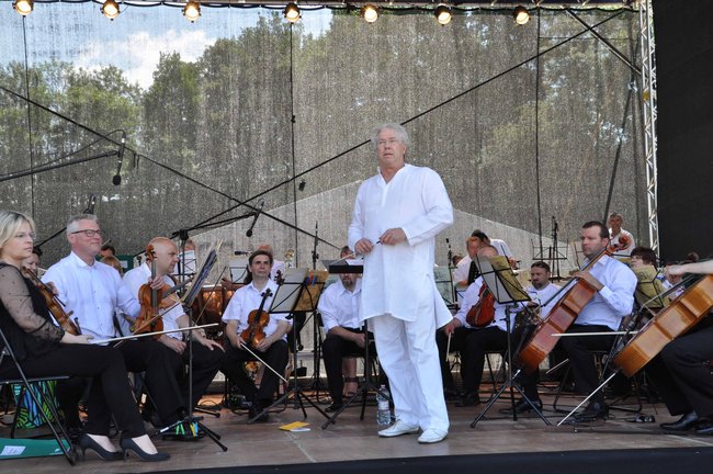 Wczoraj piknik symfoniczny, dziś bitewnie pod zamkiem