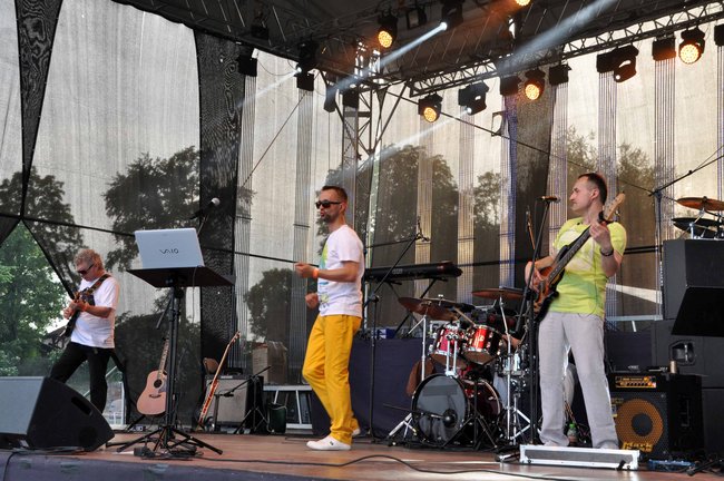 De Mono przypomniało szlagiery