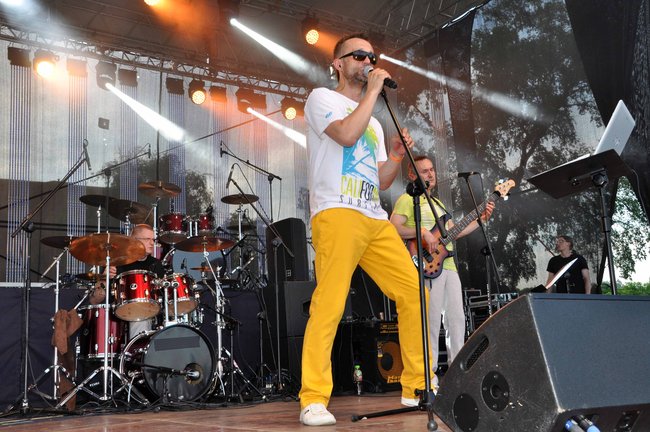 De Mono przypomniało szlagiery