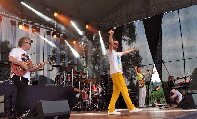 De Mono przypomniało szlagiery