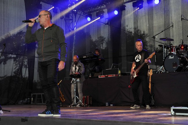 De Mono przypomniało szlagiery