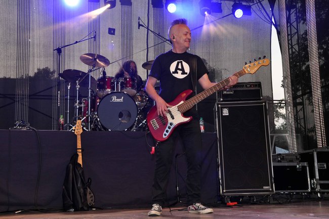 De Mono przypomniało szlagiery