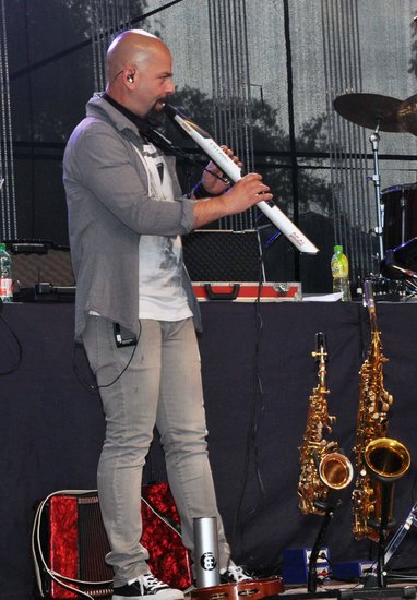 De Mono przypomniało szlagiery