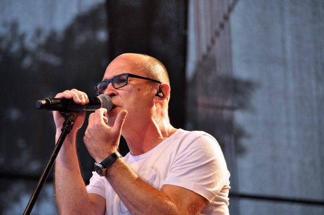 De Mono przypomniało szlagiery