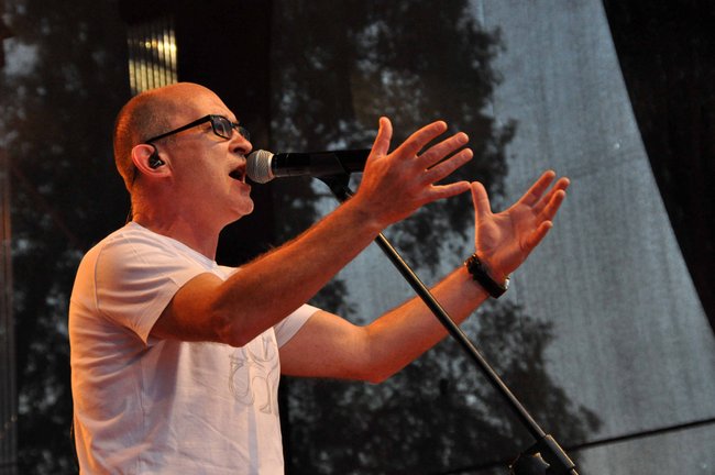 De Mono przypomniało szlagiery