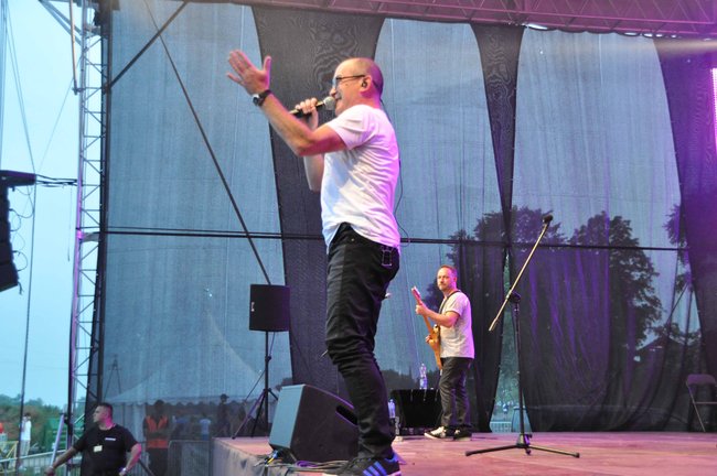 De Mono przypomniało szlagiery