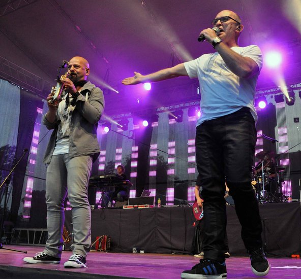 De Mono przypomniało szlagiery