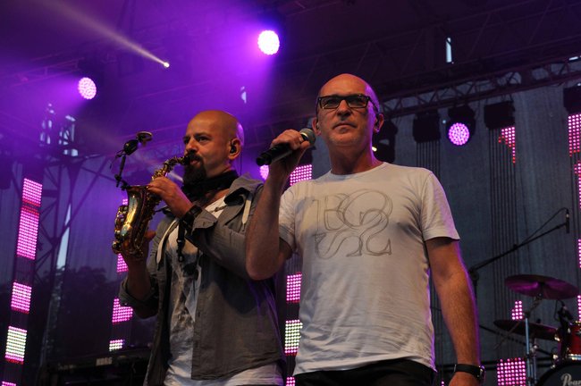 De Mono przypomniało szlagiery