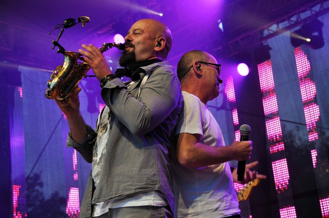 De Mono przypomniało szlagiery