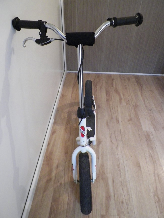 Hulajnoga czeka na właściciela