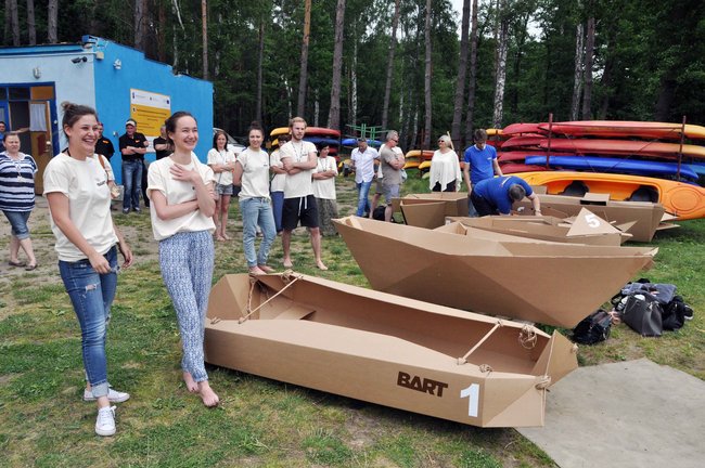 Kajaki z tektury - pomysł na współpracę przemysłu z uczelniami