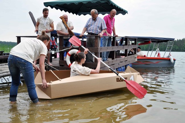 Kajaki z tektury - pomysł na współpracę przemysłu z uczelniami
