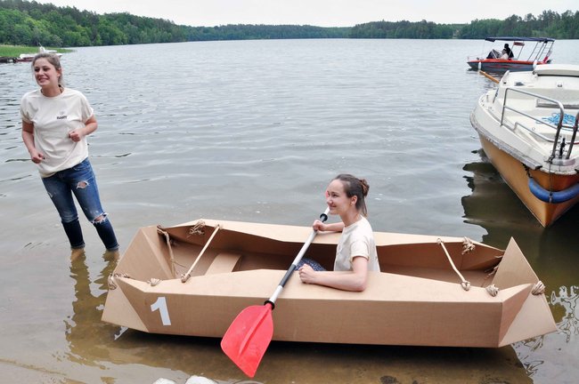 Kajaki z tektury - pomysł na współpracę przemysłu z uczelniami
