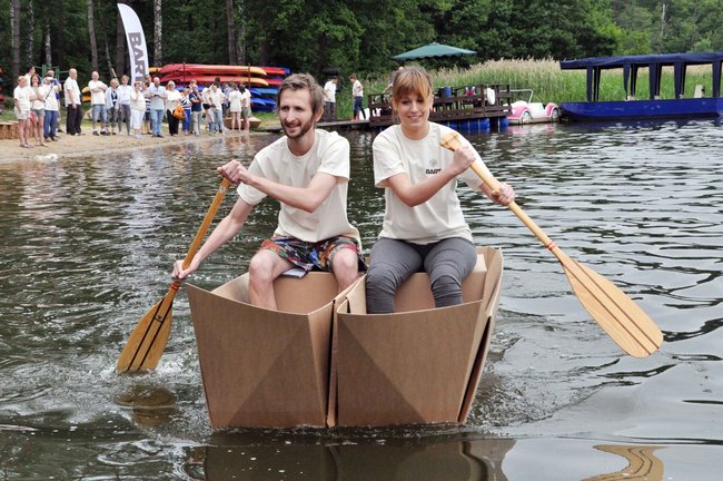 Kajaki z tektury - pomysł na współpracę przemysłu z uczelniami
