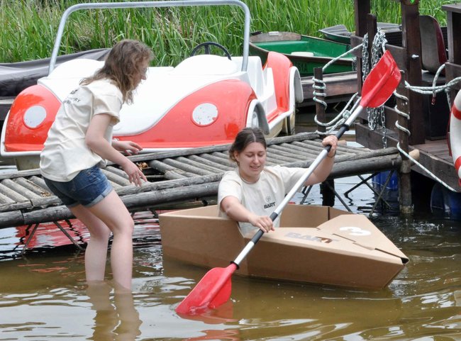 Kajaki z tektury - pomysł na współpracę przemysłu z uczelniami